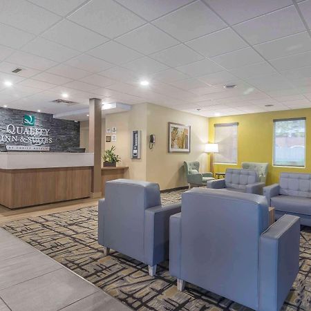 Quality Inn & Suites Downtown Уиндзор Екстериор снимка