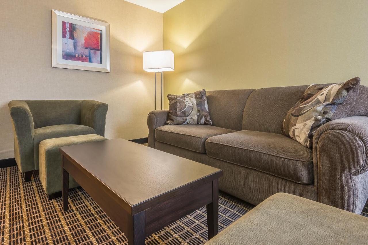 Quality Inn & Suites Downtown Уиндзор Екстериор снимка