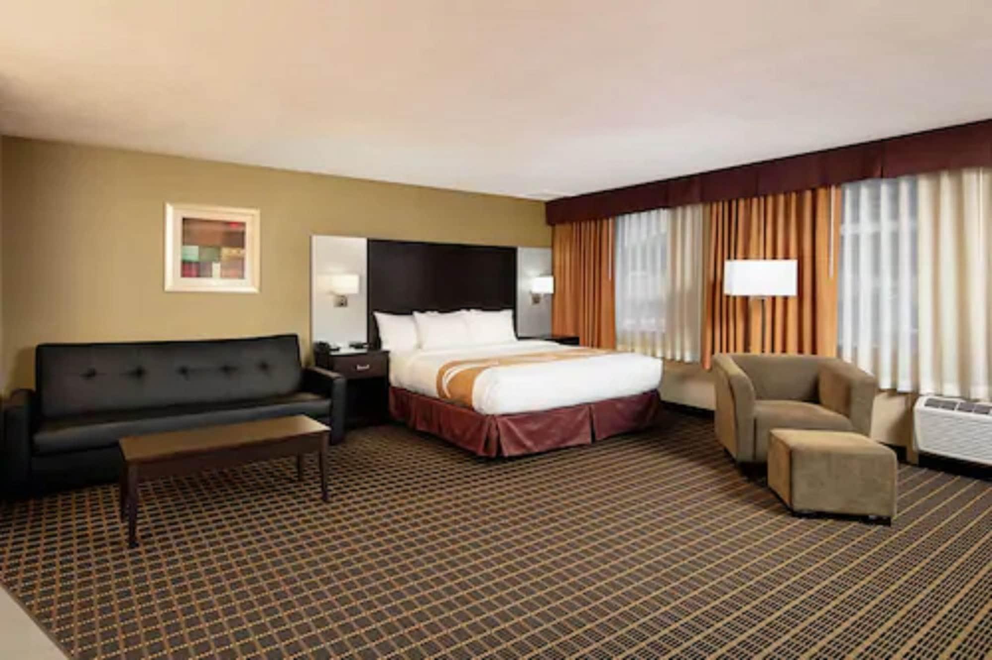 Quality Inn & Suites Downtown Уиндзор Екстериор снимка