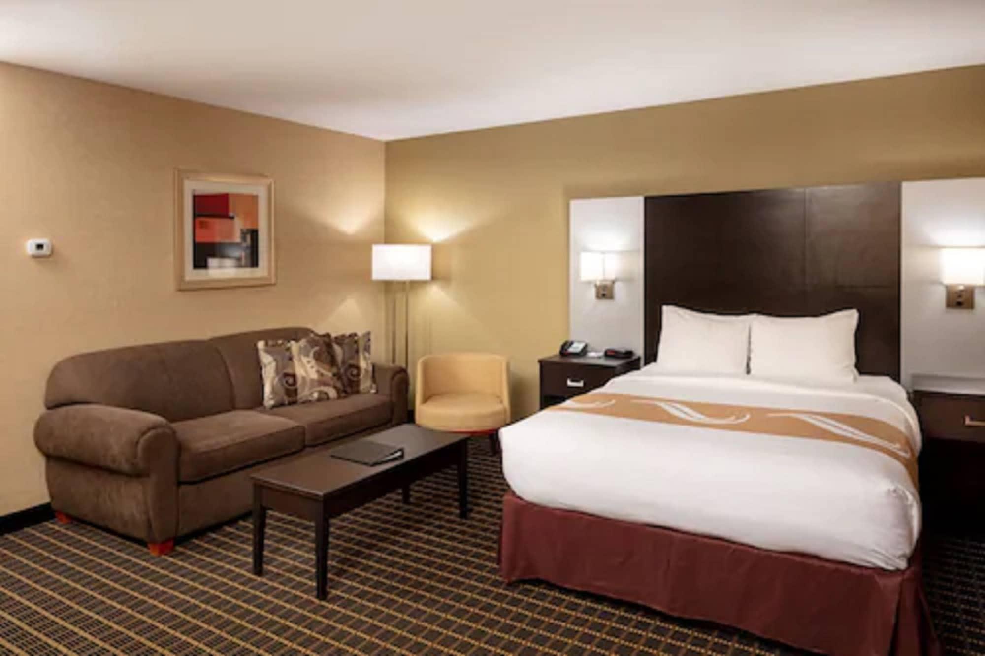 Quality Inn & Suites Downtown Уиндзор Екстериор снимка