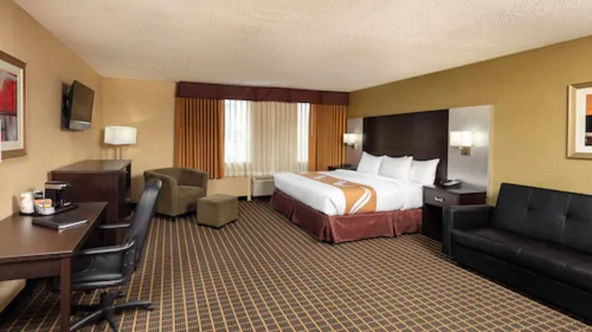Quality Inn & Suites Downtown Уиндзор Екстериор снимка