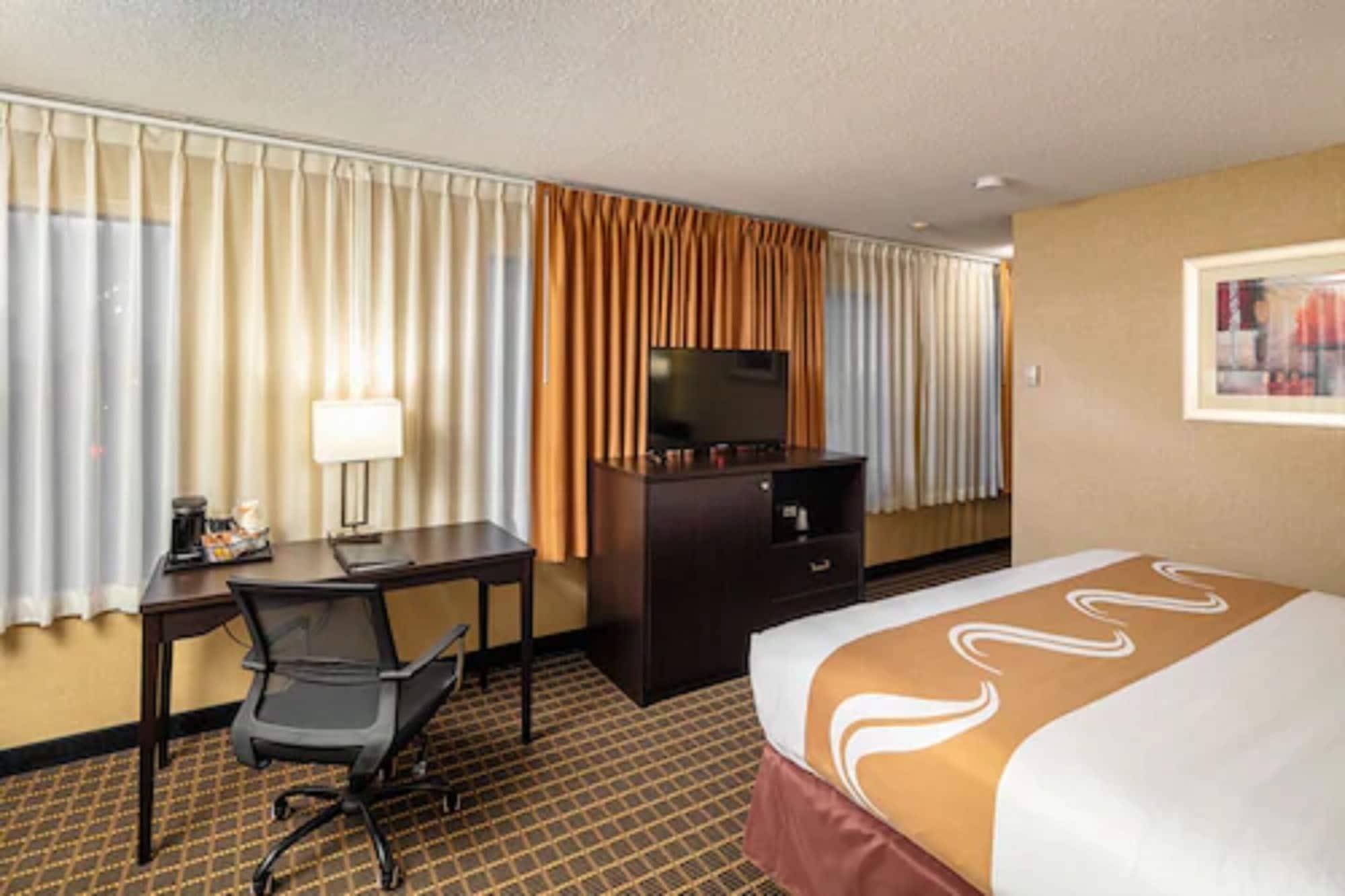Quality Inn & Suites Downtown Уиндзор Екстериор снимка