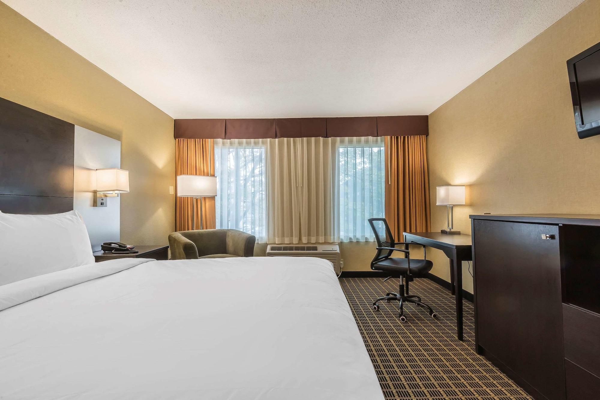 Quality Inn & Suites Downtown Уиндзор Екстериор снимка