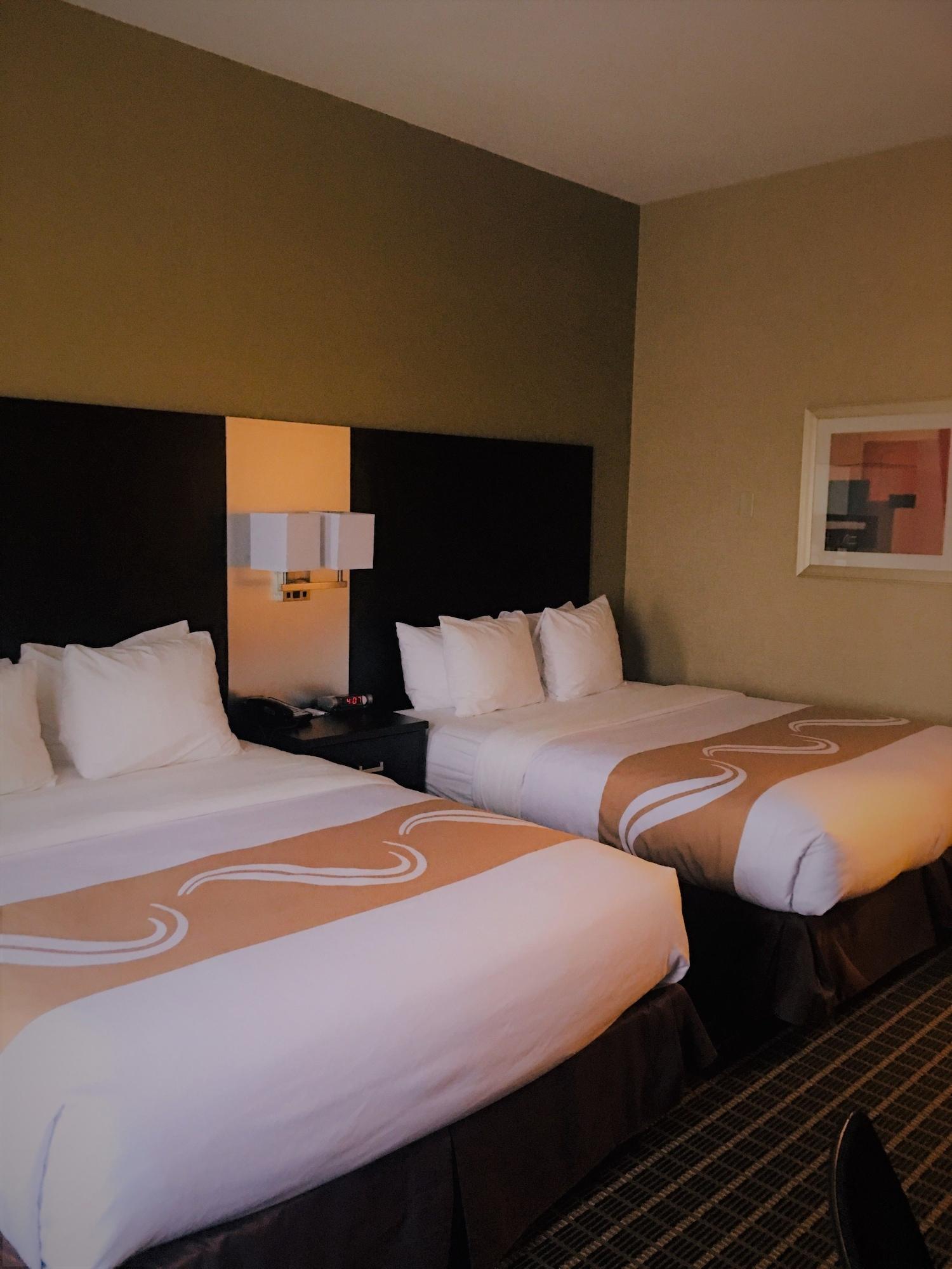 Quality Inn & Suites Downtown Уиндзор Екстериор снимка