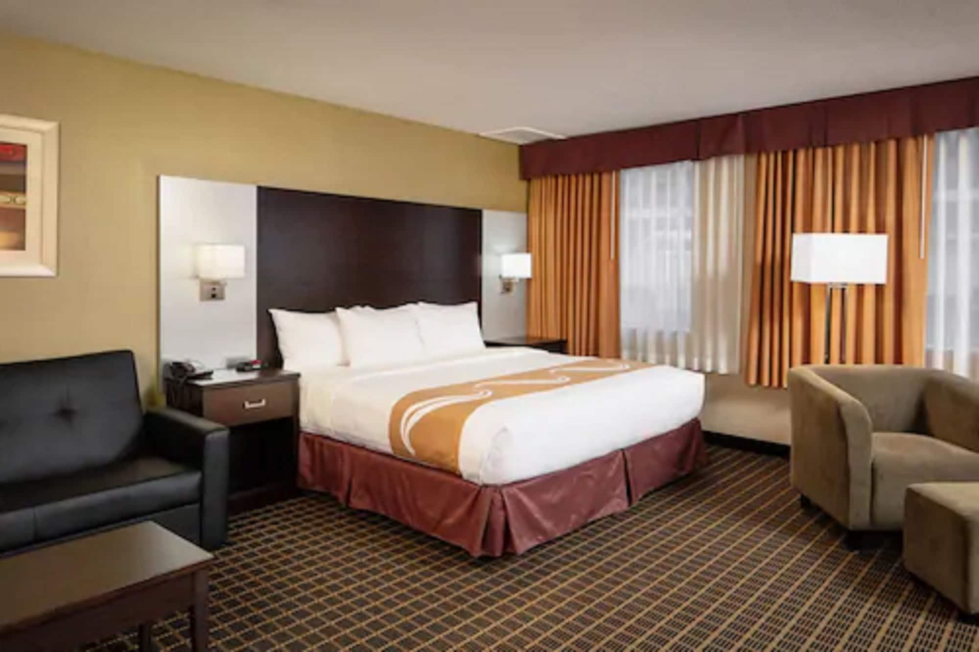 Quality Inn & Suites Downtown Уиндзор Екстериор снимка