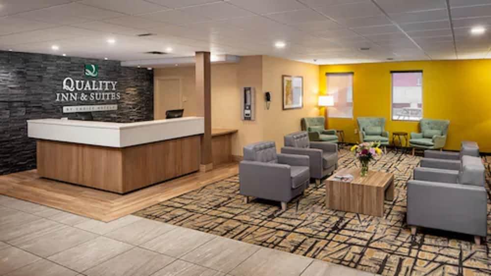 Quality Inn & Suites Downtown Уиндзор Екстериор снимка
