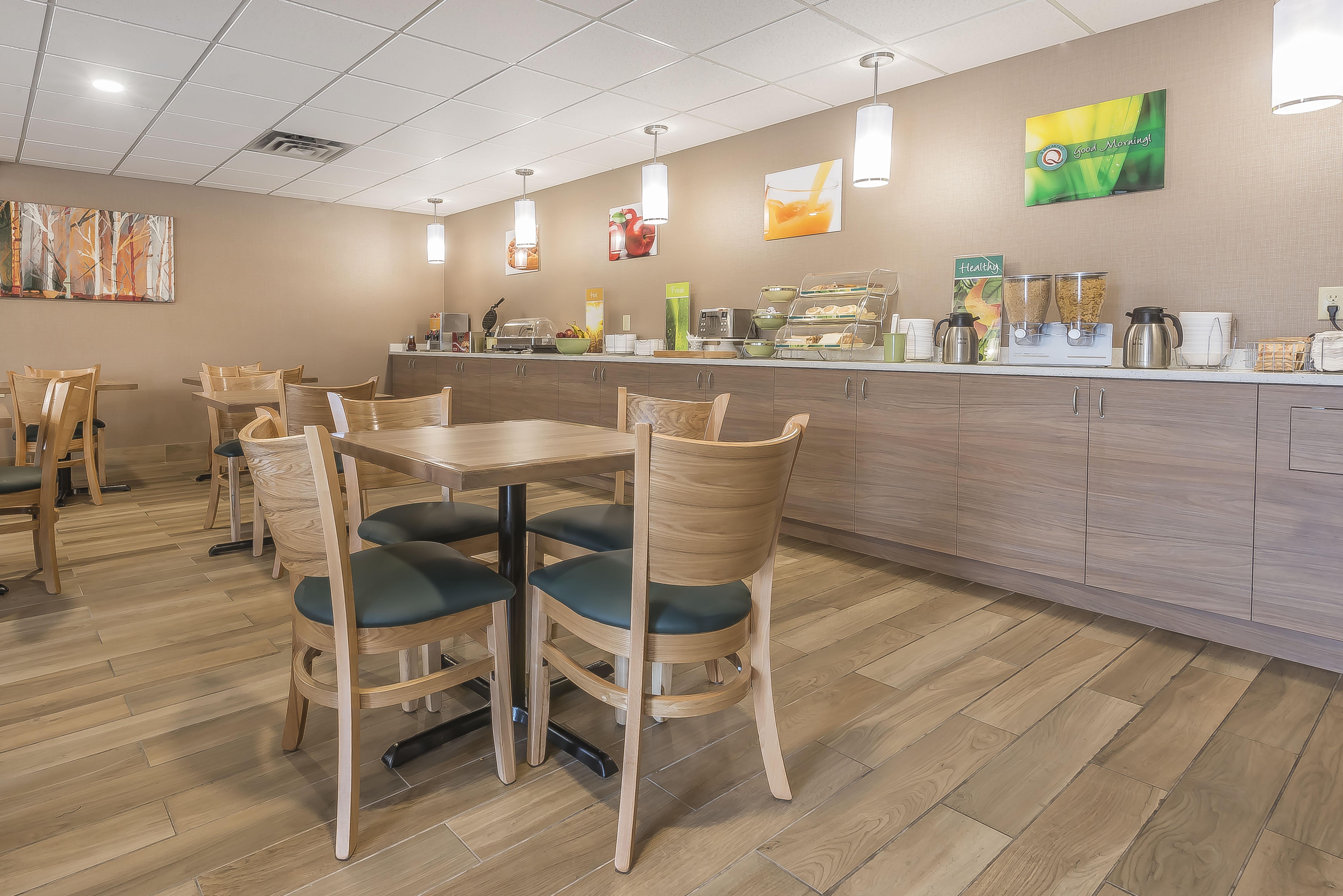 Quality Inn & Suites Downtown Уиндзор Екстериор снимка
