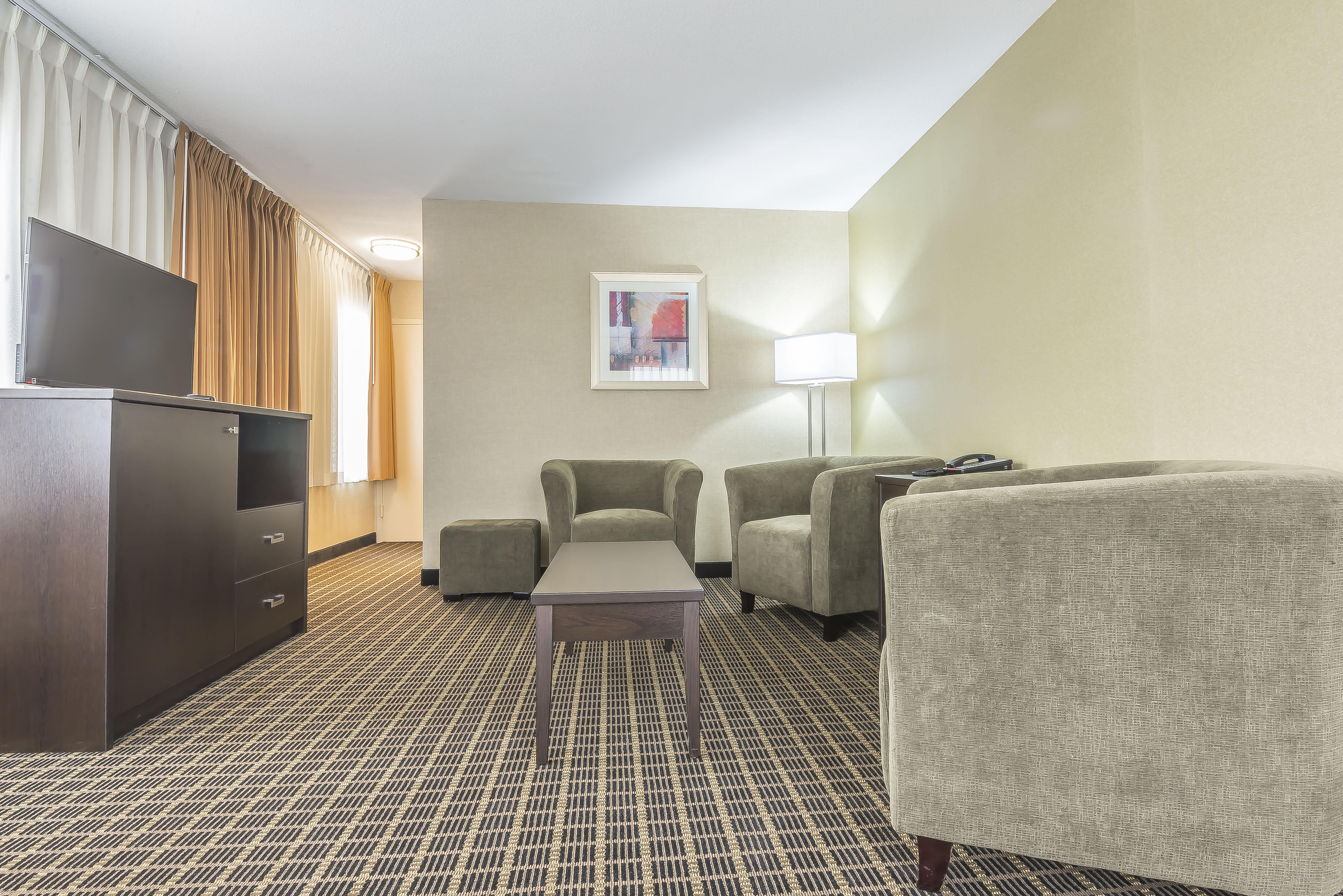 Quality Inn & Suites Downtown Уиндзор Екстериор снимка