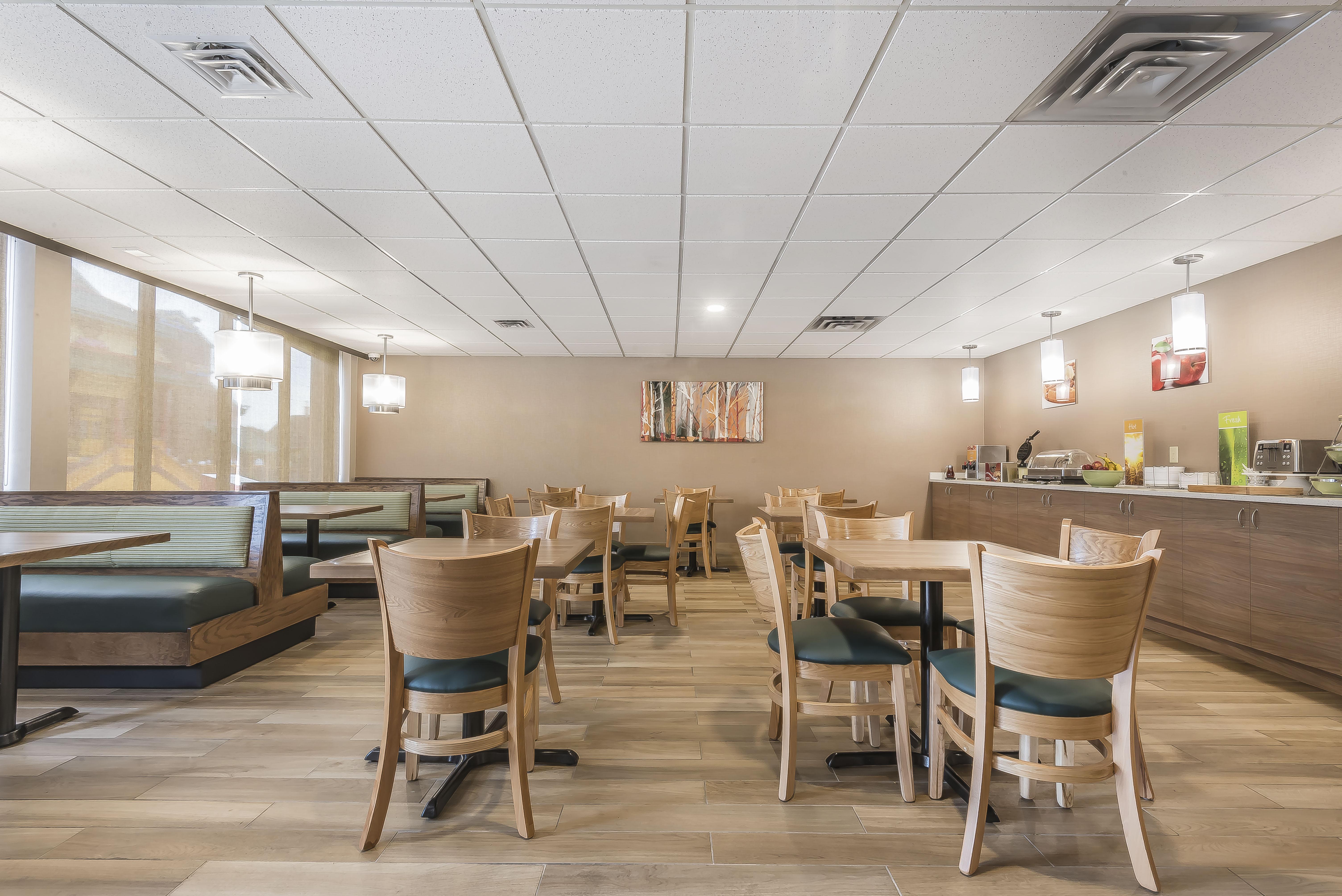 Quality Inn & Suites Downtown Уиндзор Екстериор снимка