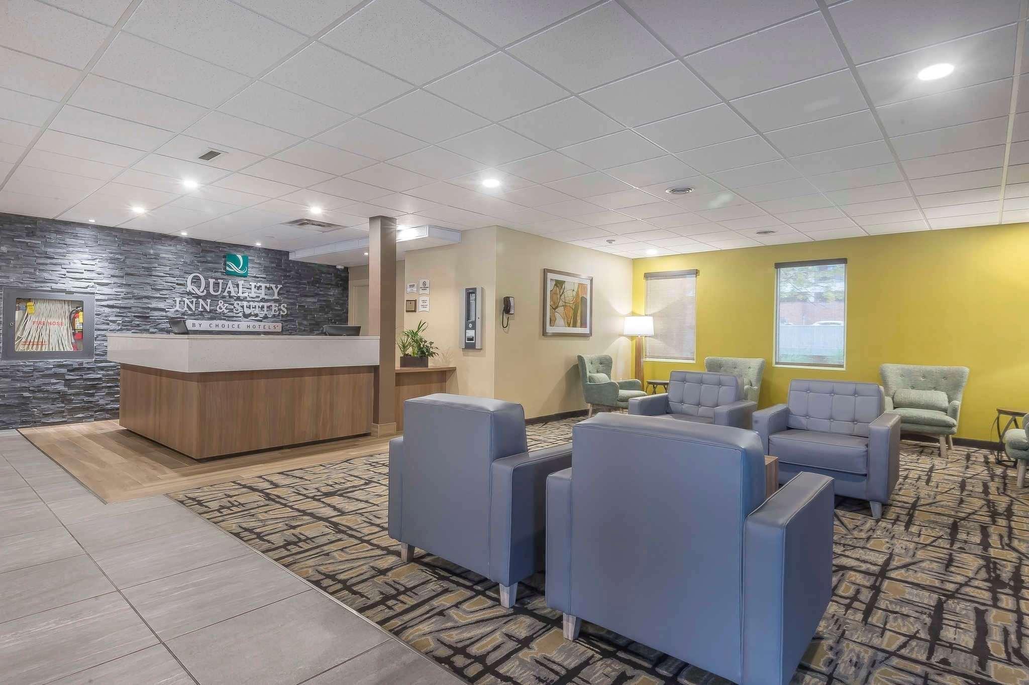 Quality Inn & Suites Downtown Уиндзор Екстериор снимка