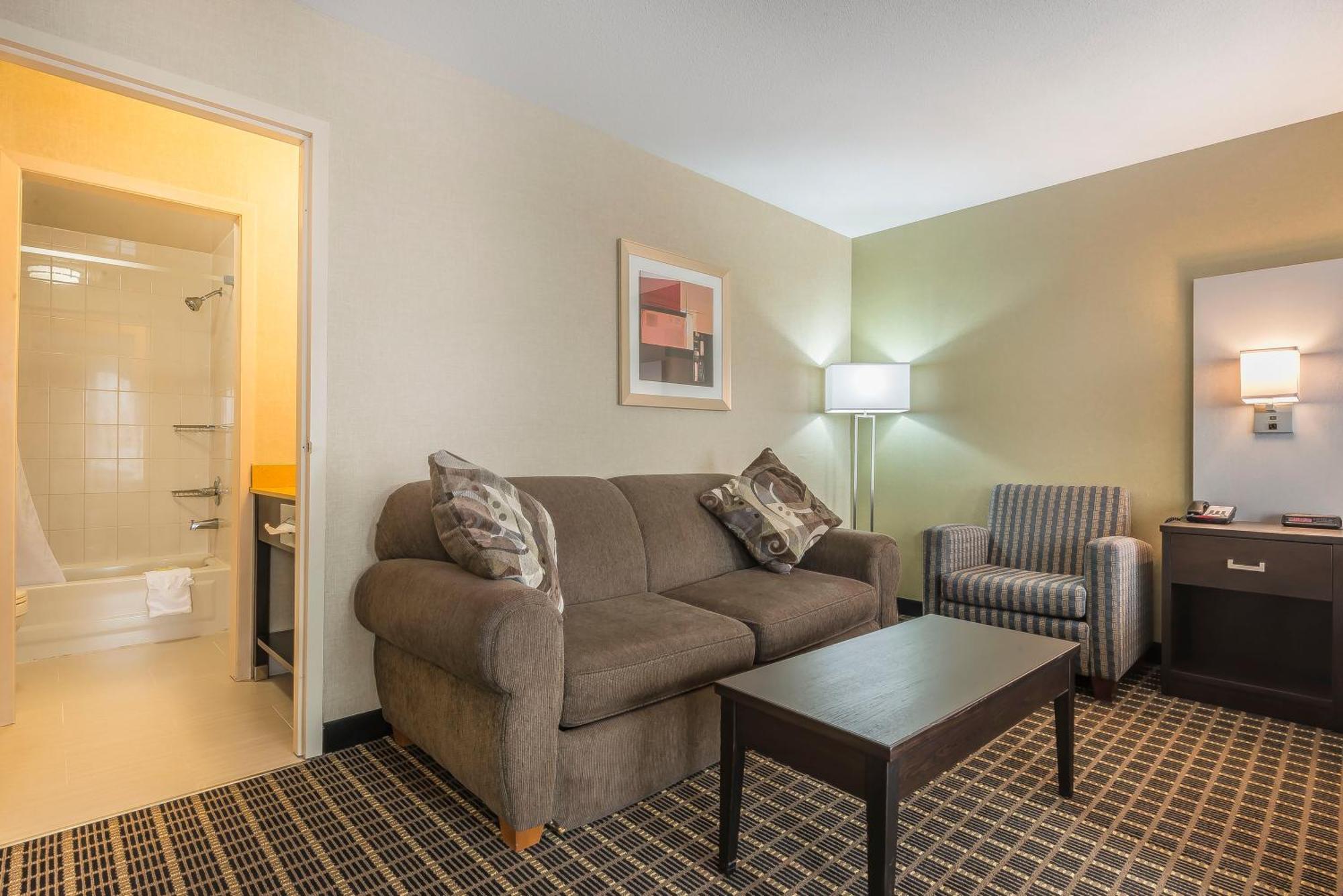 Quality Inn & Suites Downtown Уиндзор Екстериор снимка