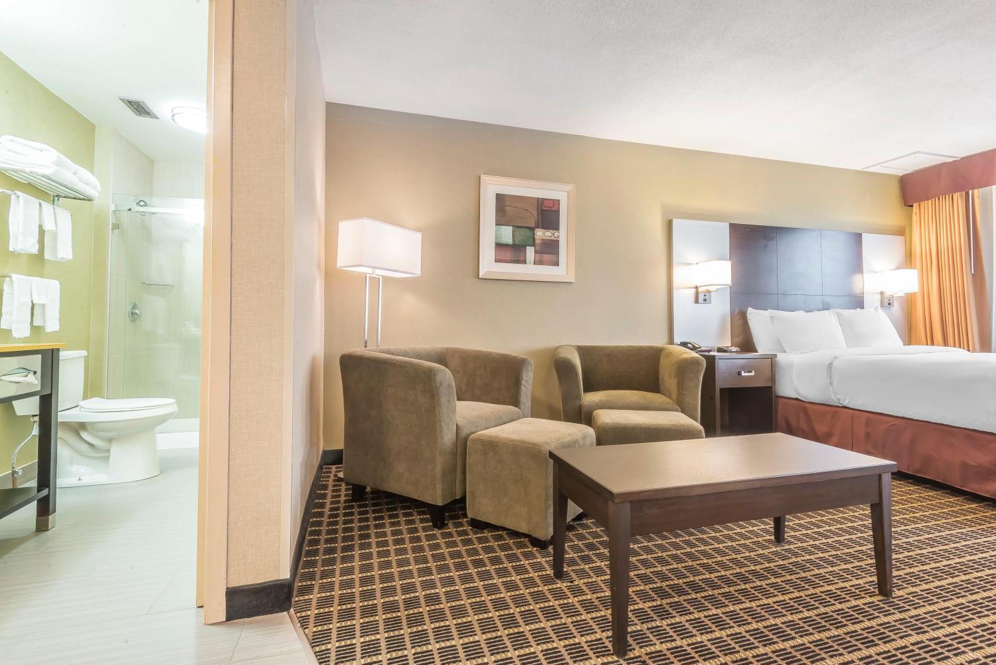 Quality Inn & Suites Downtown Уиндзор Екстериор снимка