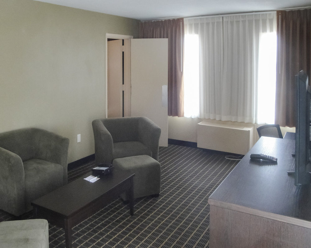 Quality Inn & Suites Downtown Уиндзор Екстериор снимка