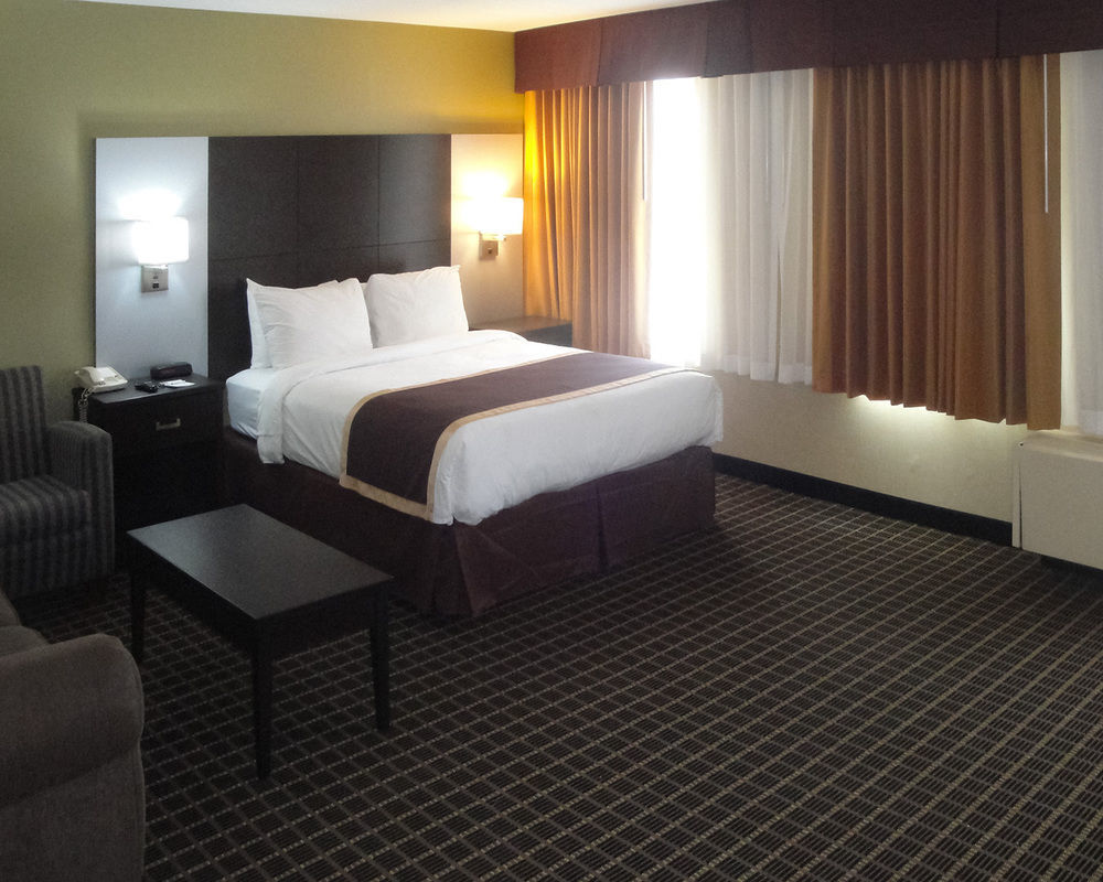Quality Inn & Suites Downtown Уиндзор Екстериор снимка