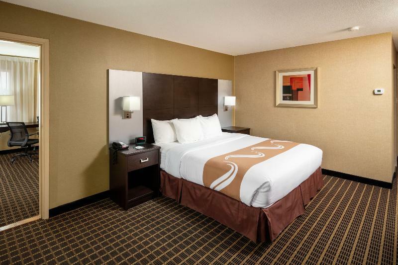 Quality Inn & Suites Downtown Уиндзор Екстериор снимка
